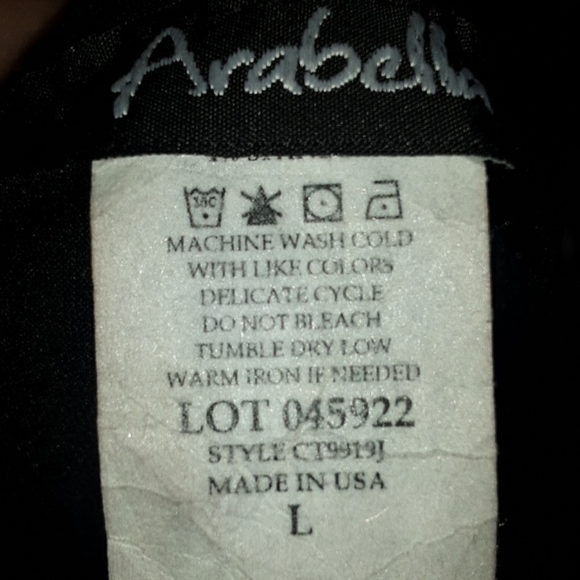 Really cute crop top with hat - Picture 2 of 2